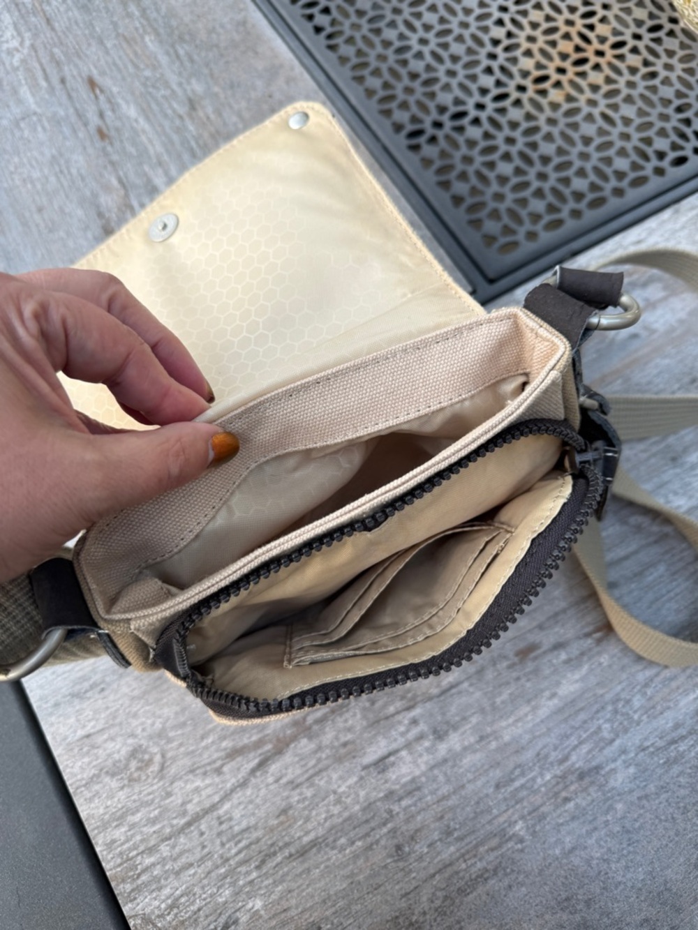 Canvas Crossbody Bag with Romantic Art - Picture 4 of 6